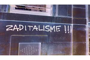 Un mur sur lequel se trouve un graffiti qui dit: "zaditalisme!!!"